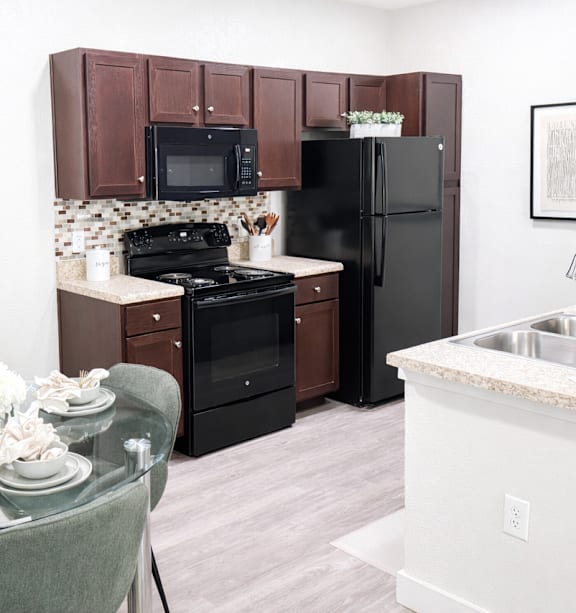 Kitchen View at POINTE AT GREENVILLE APARTMENTS, GREENVILLE, SC, 29611