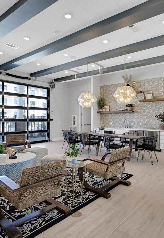 A modern living room with a large rug and a dining table.