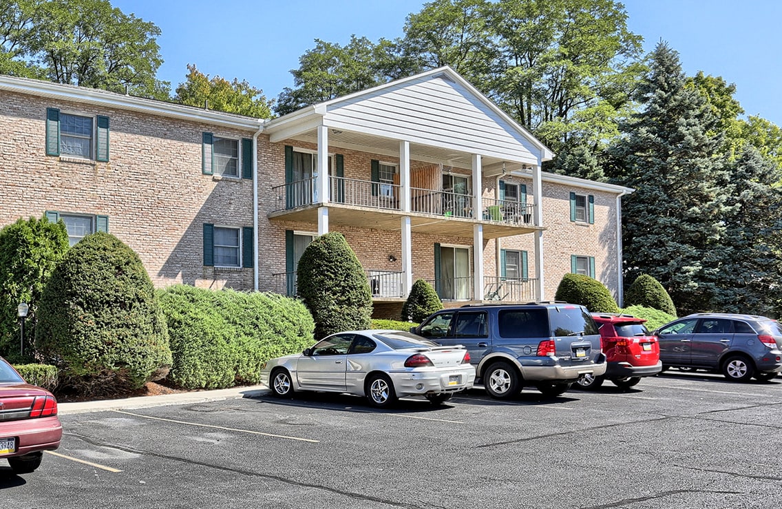 Apartments in Camp Hill, PA Creek View Apartments PMI