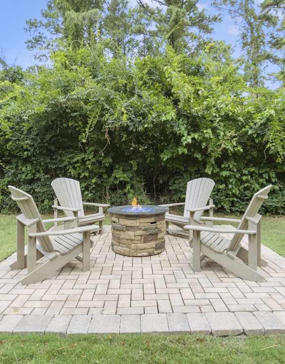 additional photo for property listing at chic digs with room to stretch out in the village 22 car at Saltmeadow Bay, Virginia Beach, 23451