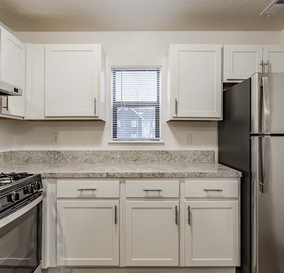 Apartment Kitchen at Huntington Cove Apartments, Merrillville, IN 46410