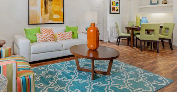 Living Room At Clubhouse at Mansfield on the Green, Milwaukie, TX
