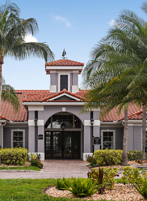 yacht club at heritage harbour apartments