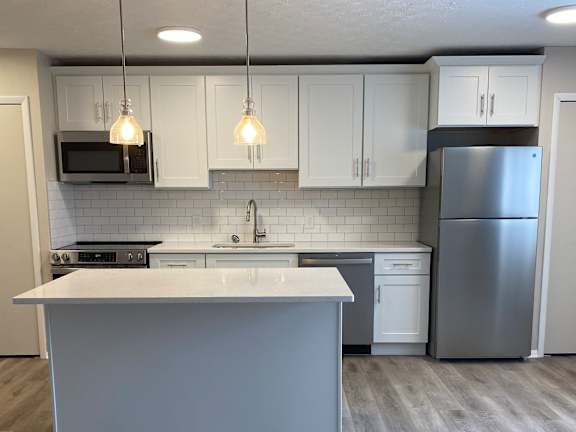 Fully Furnished Kitchen With Stainless Steel Appliances at Cedarwood Estates Apartments, Willoughby, OH, Ohio