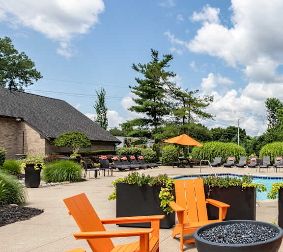 Patio with Chairs and firepit at Heather Ridge Apartments, Westland, MI