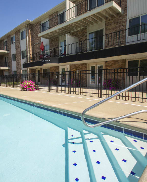 Blue Grass Manor Apartments in Erlanger, KY