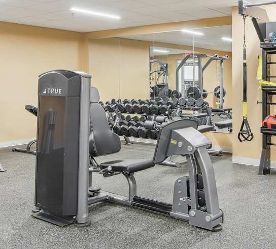 the gym at the landing at pullman apartments in pullman