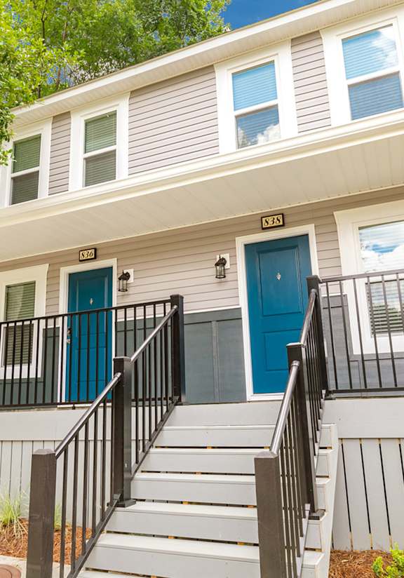 Apartment exterior with stairs at Forest Hills Racquet Club, Augusta, Georgia