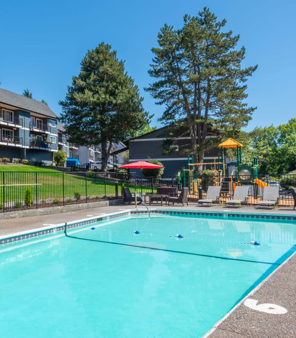 Shadow Hills swimming pool and furniture