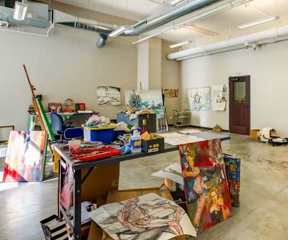 Paint studio