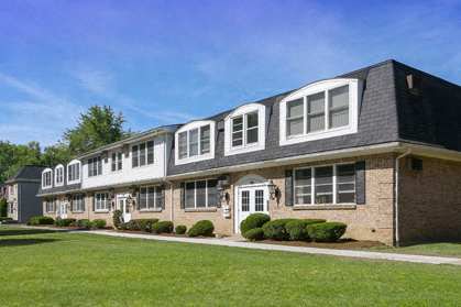 Sundridge Apartments - Two-bedroom, Two-Bath Units - Two-bedroom, One and a half-Bath Units – Amherst, NY – Sweet Home School District – Basic FIOS Internet Included - UB North – Heat and Water Includ