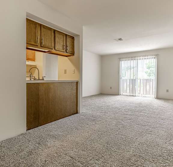 Living room at Autumn Woods Apartments, Miamisburg, OH, 45342