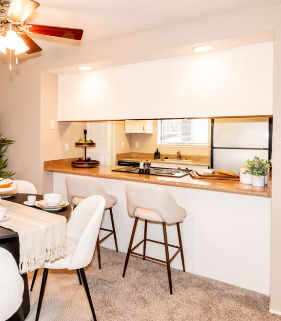 Sunstone Parc Apart,emts model unit breakfast bar and kitchen