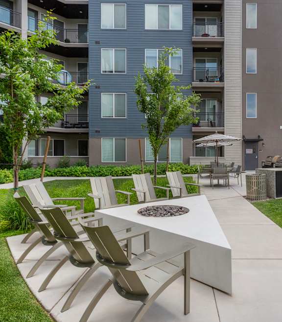 Outdoor Firepits of City Lofts Apartments
