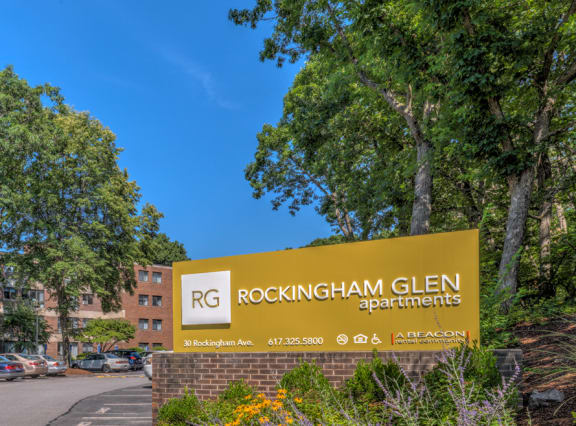 Main Entrance Signage to Rockingham Glen Community.