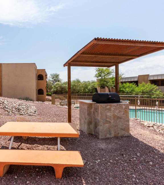 Grilling Area at Elevation Apartments, Tucson