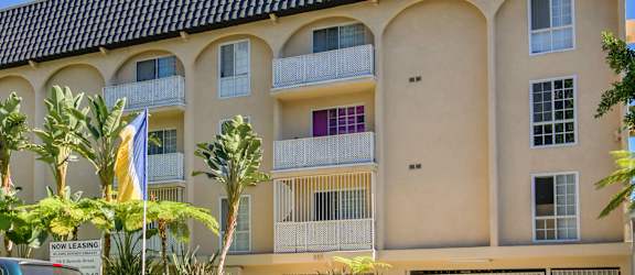Apartment Building in Los Angeles