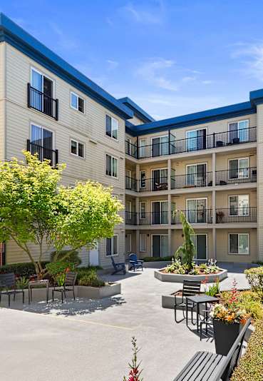 Exterior Landscape at Guinevere Apartment Homes, Seattle