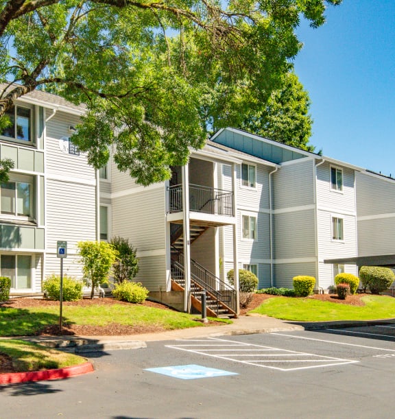 Clackamas Trails building exterior and parking lot