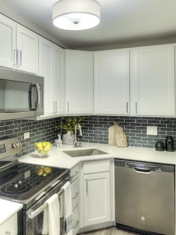 Modern Kitchen with Stainless Steel Appliances - Eagle Creek Apartments