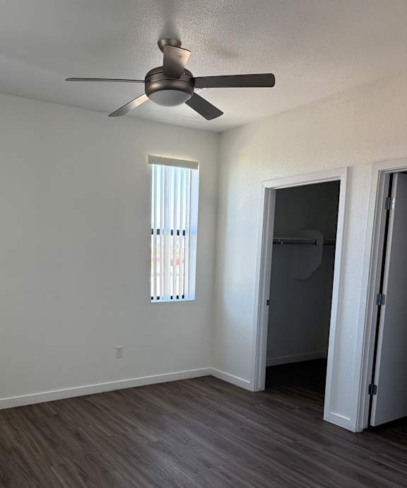 New Frontier 3x2 - bedroom w/ walk in closet