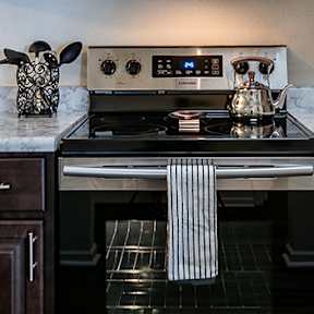 Fully equipped kitchen in townhome for rent at Shadowmoss Pointe in Charleston SC