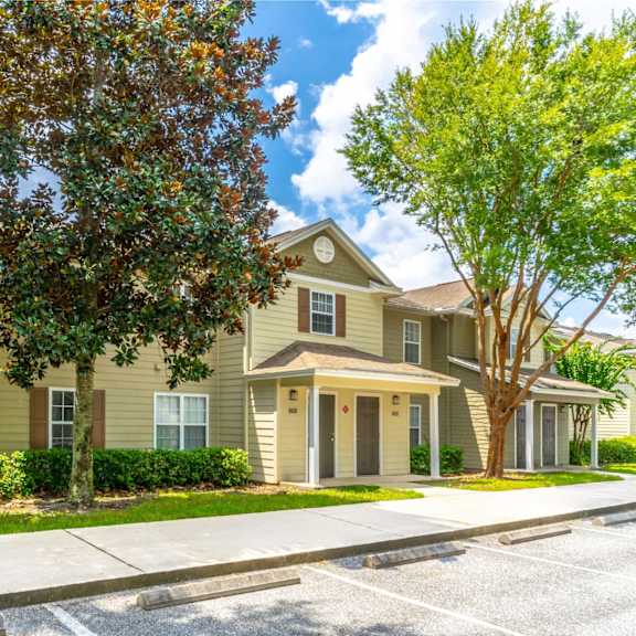 500 off move in costs on select 3 bedrooms and 300 off on select