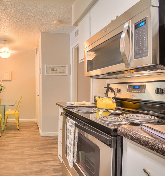 Gourmet Kitchen with Breakfast Bar and Pantry at Eagle Point Apartments, New Mexico, 87111