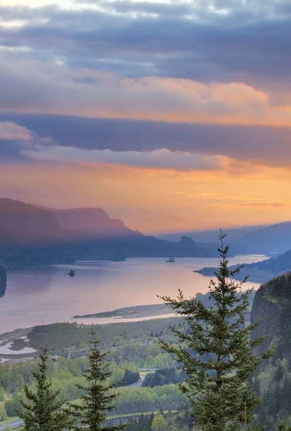 mountains and river  at Castlerock, Wenatchee