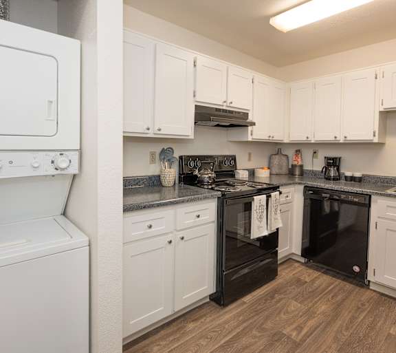 Modern Kitchen at River Pointe Apartments, Sacramento, CA, 95833