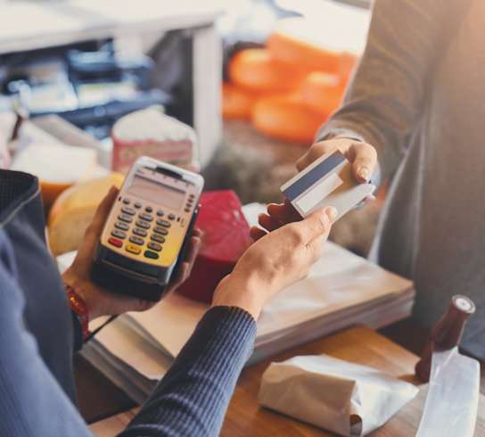 A person handing over a credit card for payment