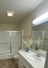 Bermuda Apts, white bathroom