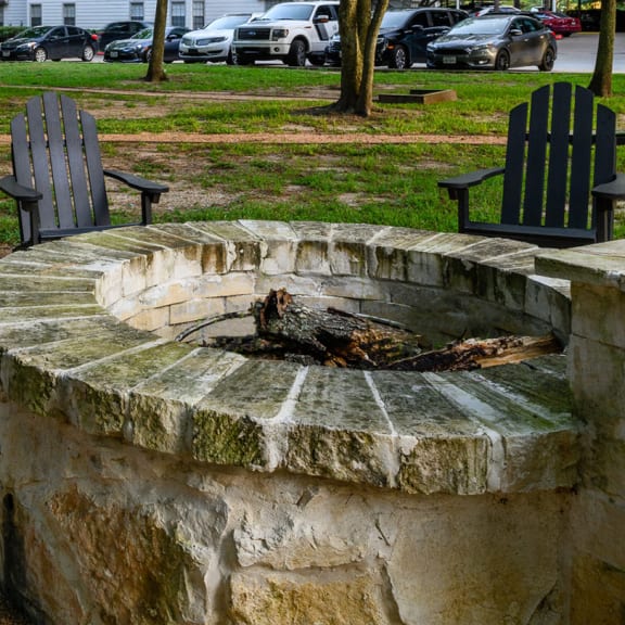 Outdoor sitting area at The Grove at White Oak Apartments, The Barvin Group, Houston, 77008