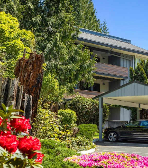 Duet Apartments in Lynnwood, Washington Exterior and Covered Parking