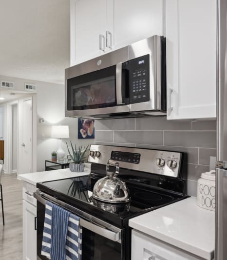 Kitchen at St. Andrews Reserve Apartments in Wilmington, NC