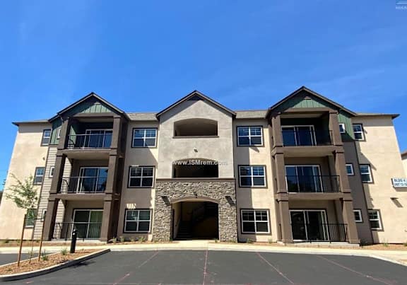 Exterior View at The Edge, Chico, 95928