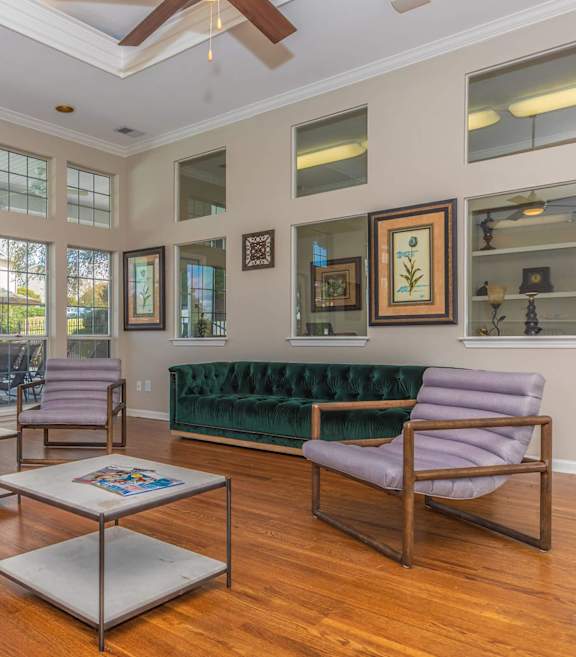 additional photo for property listing at chic digs with room to stretch out in the village 22 car