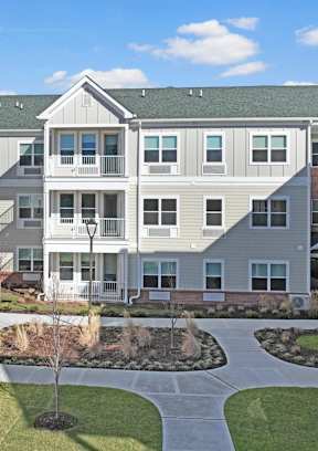 an exterior view of an apartment building with a courtyard at The Franklin at Hillsborough Apartments, Des Moines