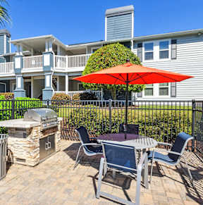 Landscaped outdoor grilling station at Palmetto Place Apartments in Taylors, SC