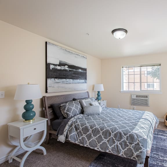 bedroom with windows  at Quail Springs, West Richland, WA, 99353