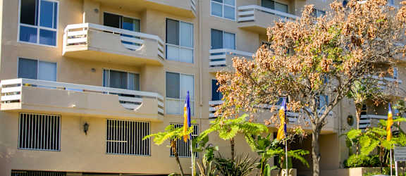 Apartment Building in Los Angeles