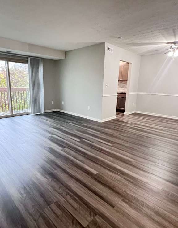 bedroom at Hunter's Creek Apartments, Cincinnati