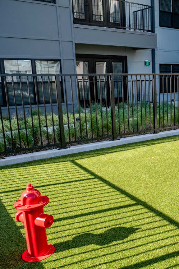 green lawn at Harbor Side at Conwood Flats Apartments, Memphis, 38107