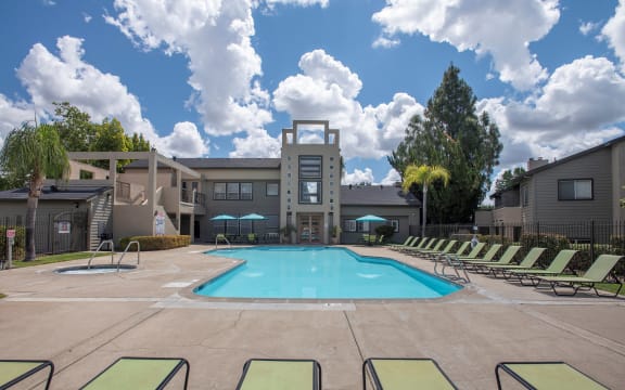 Autumn Oaks apartments, Roseville, CA, pool and spa area