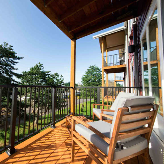 Balcony at Heather Lodge Apartments, Oregon