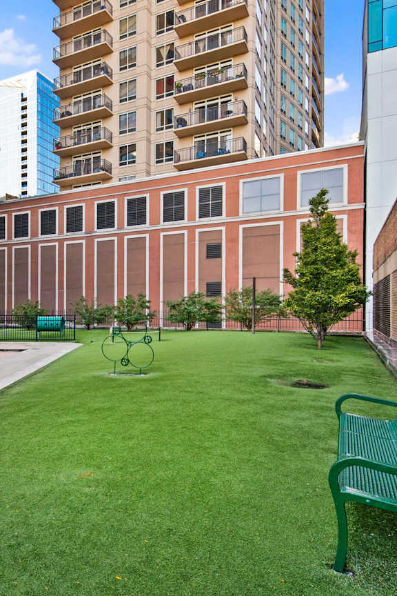 Courtyard green space with seating and landscaped trees at Eleven Thirty Apartments, Chicago