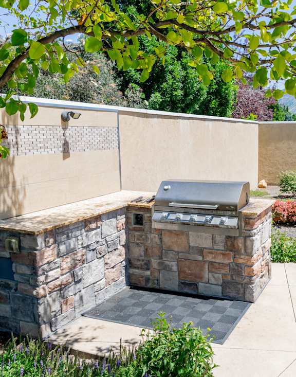 BBQ Grills at Four Seasons Apartments & Townhomes