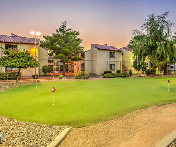9-Hole Putting Green
