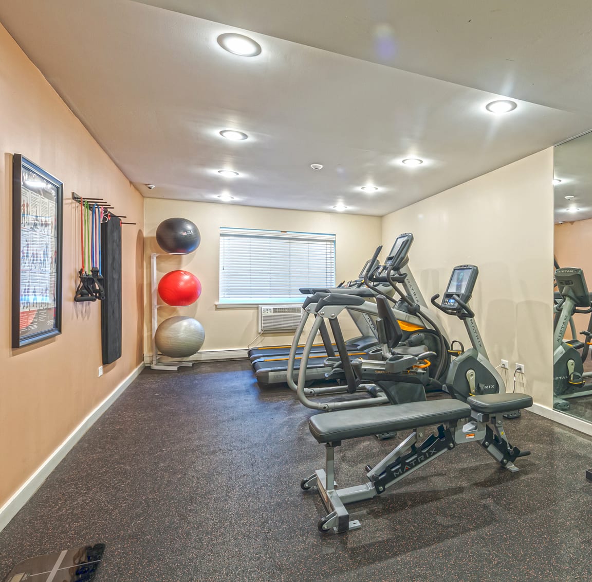 Reside on Roscoe Apartments in Chicago, IL