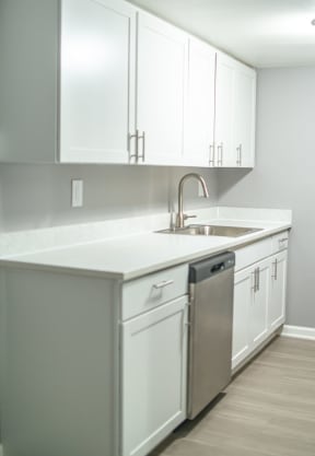 Kitchen Unit at Fernwood Grove Apartments, Tampa, FL, 33614